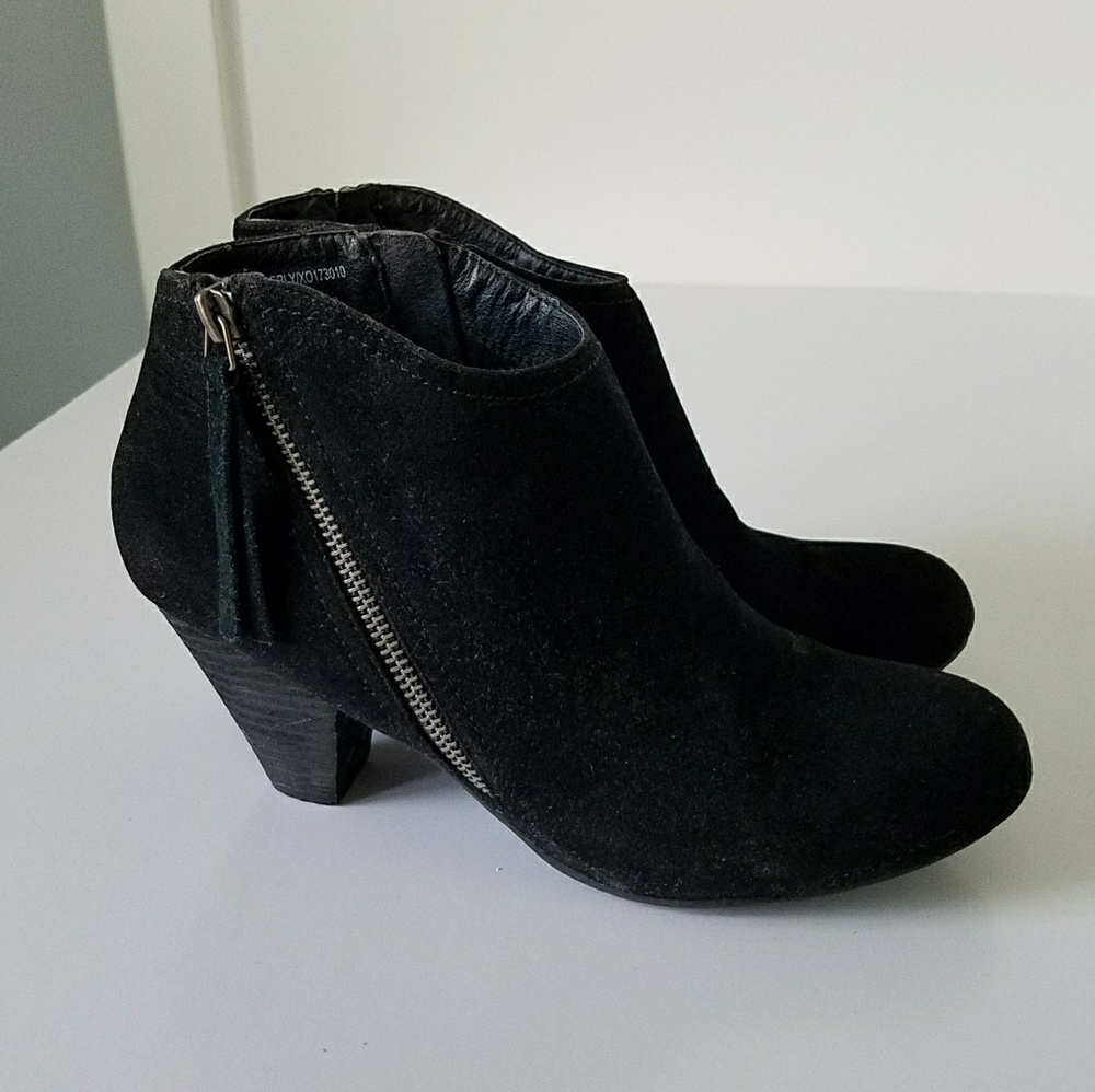 Whose ready for fall!? Black ankle Booties